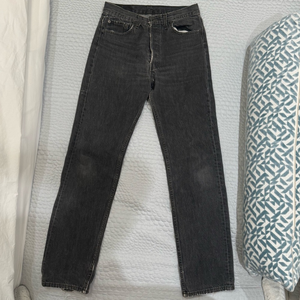 VINTAGE 501 LEVIS IN NEAR PERFECT CONDITION